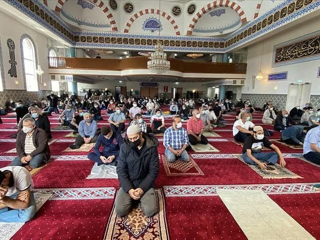 İstanbul'da liselilere cuma namazı izni