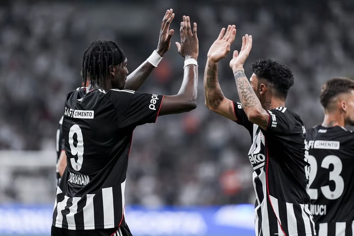 Avrupa'da geri dönüş zaferi: Beşiktaş, St. Patrick's engelini aşarak Konferans Ligi'nde yoluna devam ediyor