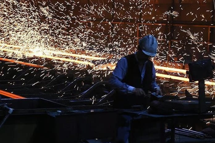 Türkiye ekonomisi yılın ikinci çeyreğinde yüzde 4,8 ile beklentilerin üzerinde büyüdü