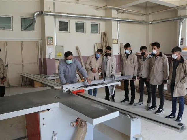 MEB mesleki eğitimde suça sürüklenmeyi önlemek için usta çırak modelini başlatıyor