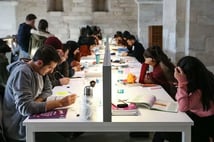 Üniversite kapıları yeniden açılıyor: Yeni öğrenci affı modelinde "yarı süre" dönemi