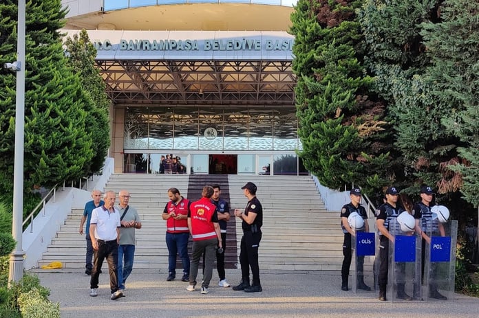 Bayrampaşa Belediyesine yolsuzluk operasyonu: Başkan Hasan Mutlu gözaltına alındı
