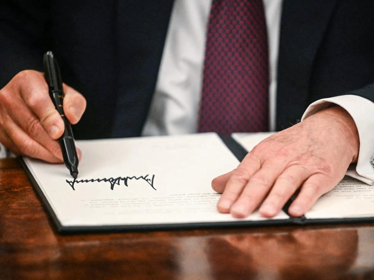 Trump ABD Uzay Akademisi kararnamesini imzaladı