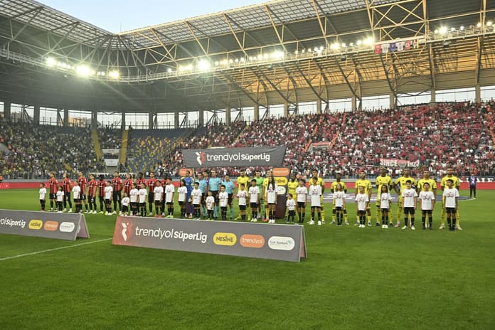 Ligdeki eksik parçalar tamamlanıyor: Erteleme maçları ile Süper Lig'de puan durumu şekilleniyor