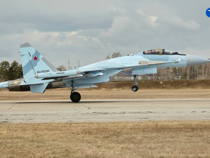 Rusya'ya yeni Su-35 savaş uçakları teslim edildi