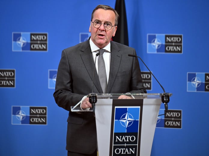 Almanya Savunma Bakanı Pistorius'tan savunma sanayiine sert mesaj