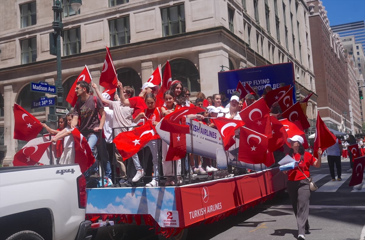 New York'ta 42. Geleneksel Türk Günü Yürüyüşü düzenlendi