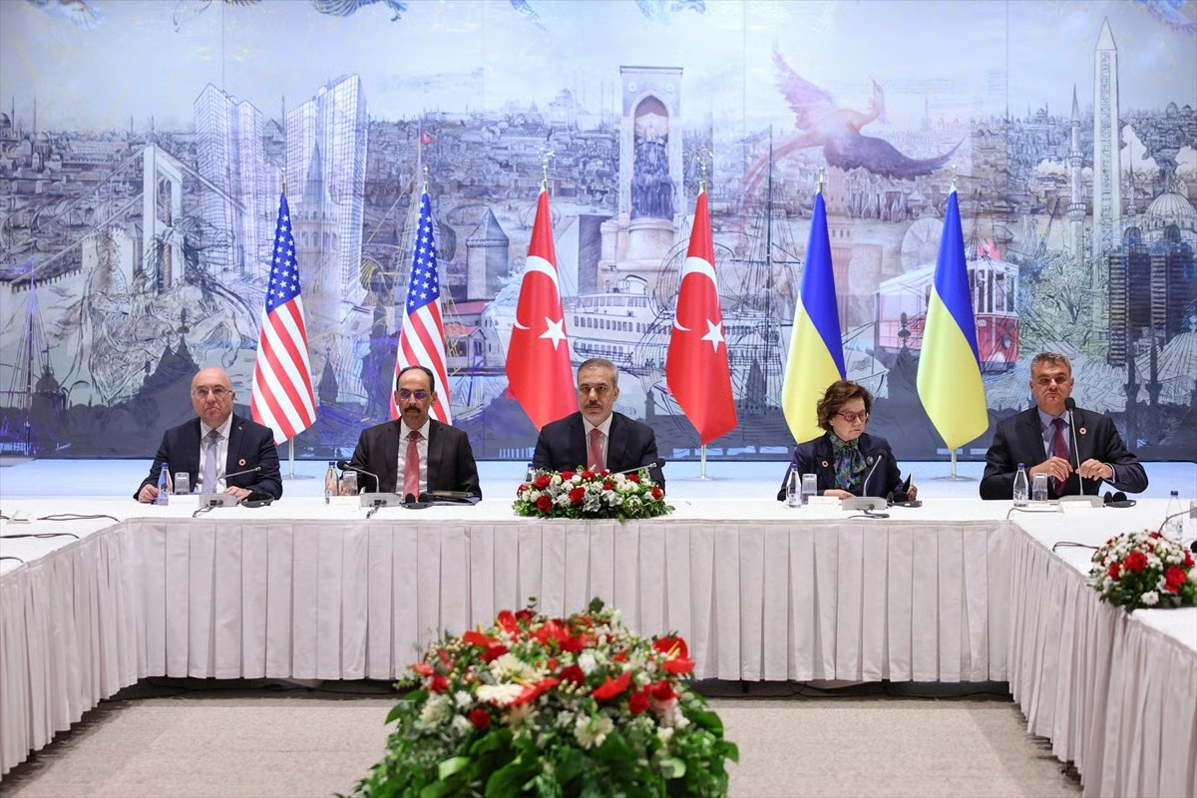 Türkiye-Ukrayna-ABD zirvesi İstanbul'da gerçekleşti