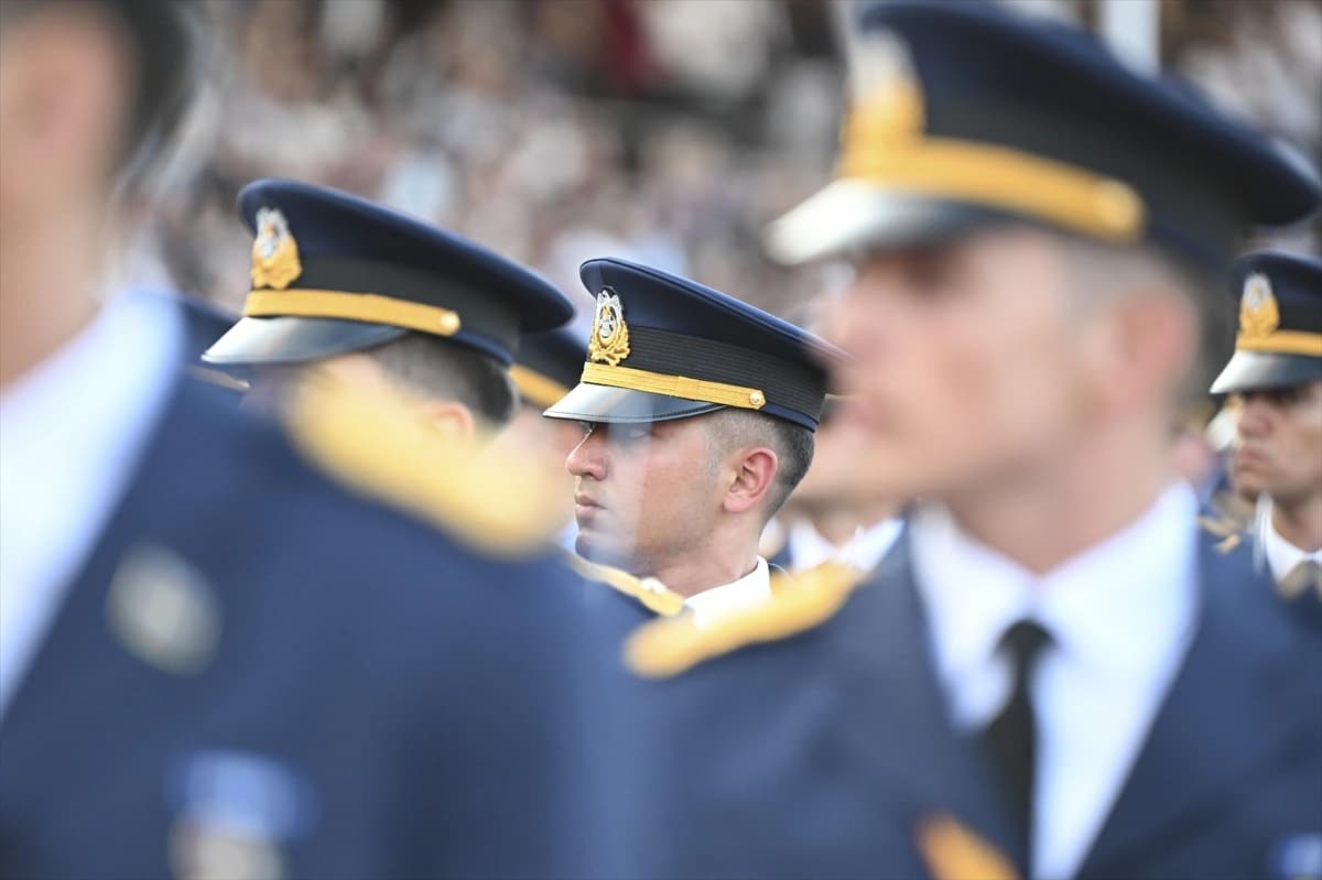 Türk Silahlı Kuvvetleri'ne taze kan | Genç Teğmenler ordu saflarına katıldı