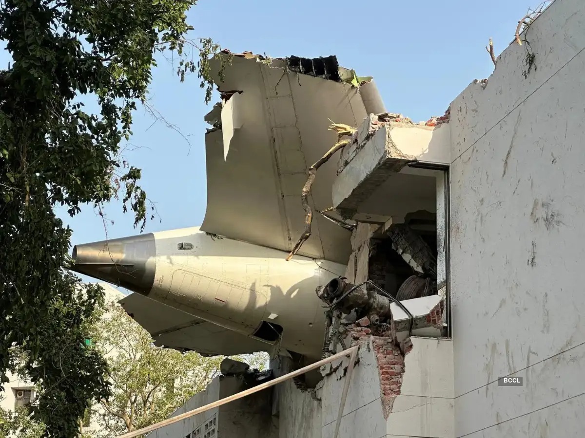 Air India 787 Crashes Into College in Ahmedabad
