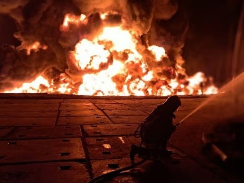 Rus güçleri İzmail Limanı'nda Türk gemisini vurdu