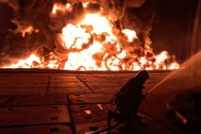 Rus güçleri İzmail Limanı'nda Türk gemisini vurdu