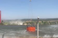 İtfaiye eri gönüllü vatandaş kadın çocuk yangına karşı tek yürek