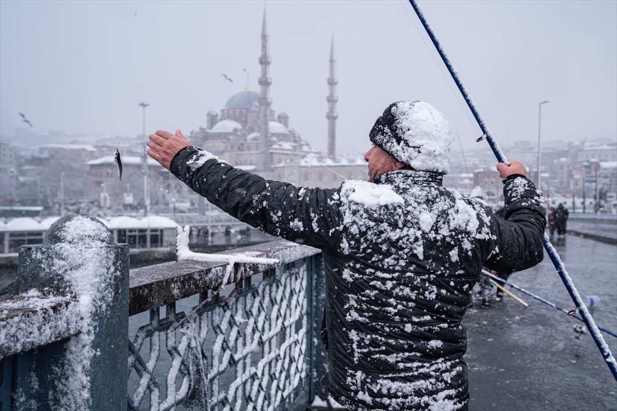 İstanbul’da kar keyfi: Kartpostallık görüntüler oluştu 