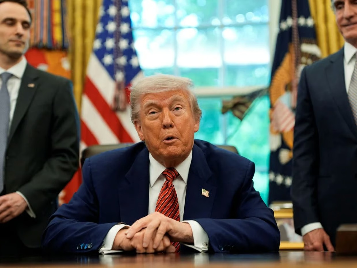 Trump Threatens Tariffs on EU, Apple