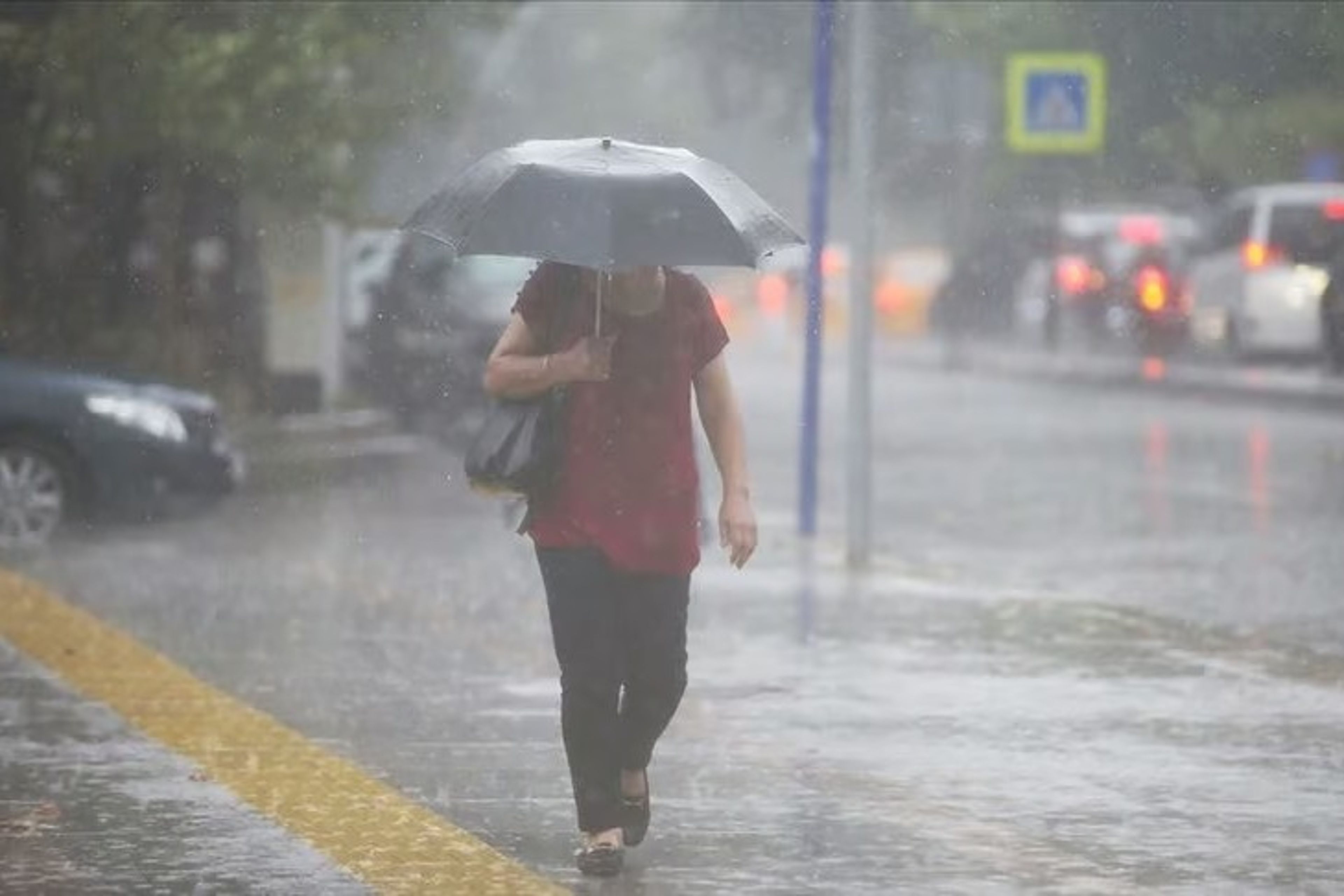 Dışarı adım atacaklar dikkat: Meteoroloji’de sarı alarm verildi, o bölgeleri sel ve çamur yağışı vuracak!