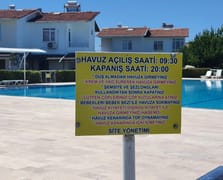 Haşemalı kadını havuza almayan yönetime hapis cezası