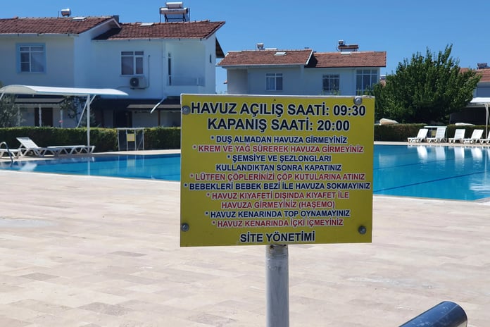 Haşemalı kadını havuza almayan yönetime hapis cezası