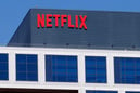 Netflix çocukları gözetlemek ve kullanıcıları bağımlı hale getirmekle suçlandı