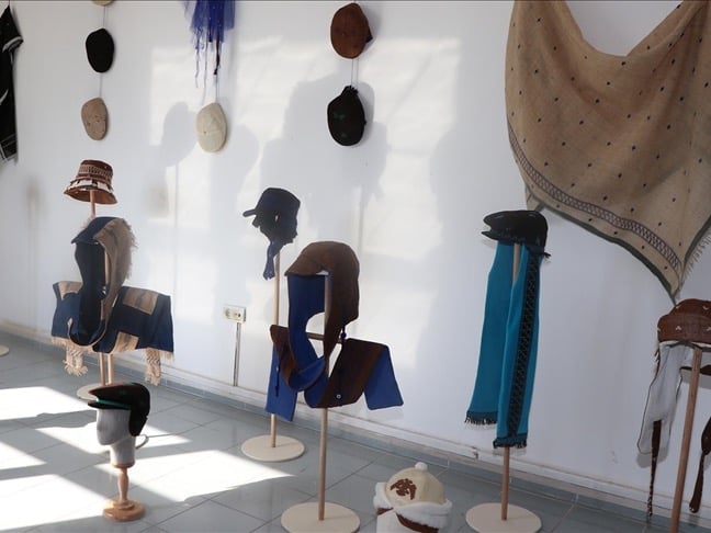 Erzurum'un geleneksel ehram kumaşından üretilen 27 şapka tasarımı tescillendi