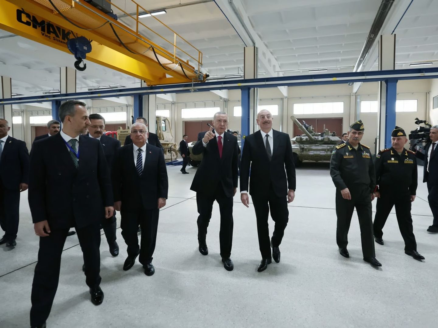 Azerbaycan, savunma sanayisinde 1 milyar dolarlık ihracat hedefliyor