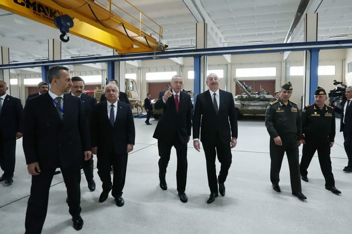 Azerbaycan, savunma sanayisinde 1 milyar dolarlık ihracat hedefliyor