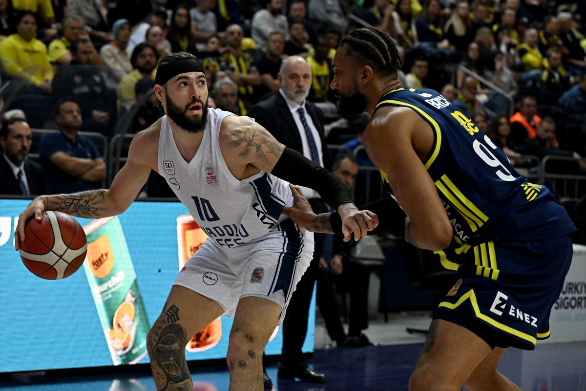 Anadolu Efes ikinci çeyrekte farkı eritti