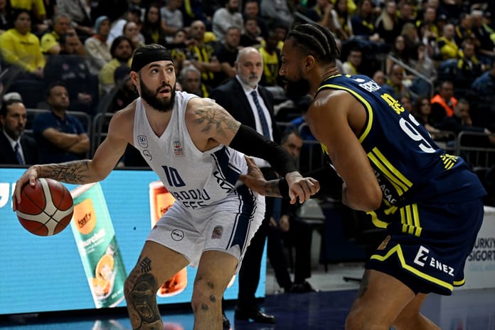 Anadolu Efes ikinci çeyrekte farkı eritti