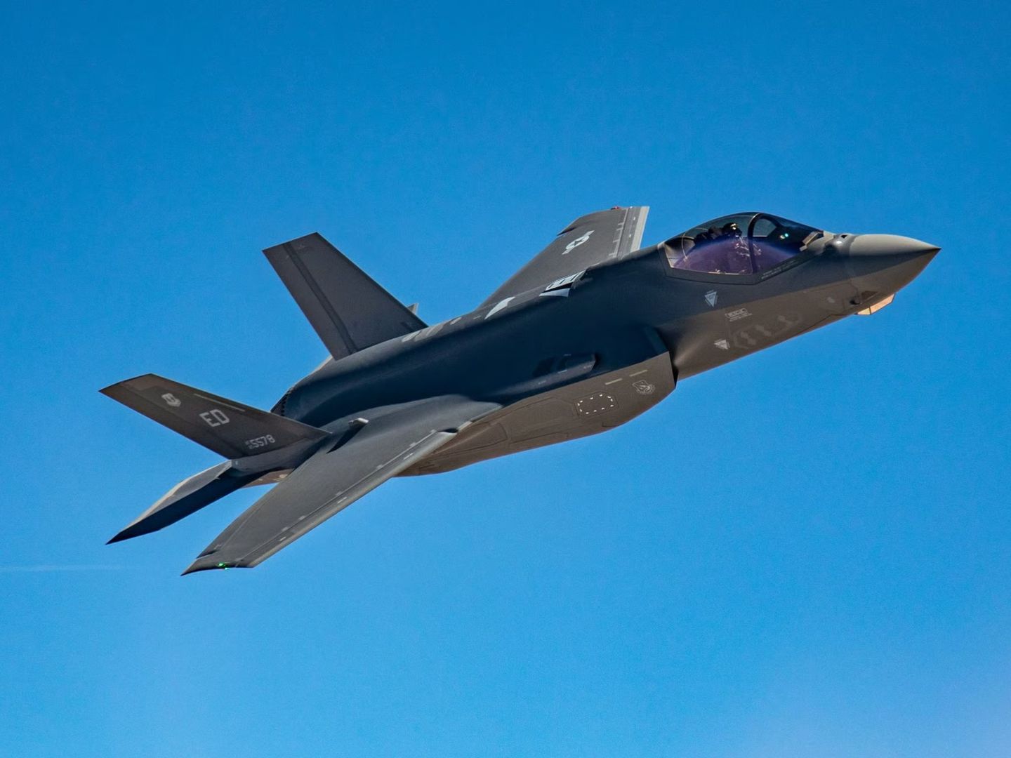 ABD F-35 pilot kask sistemleri için 585 milyon dolarlık sözleşme imzaladı