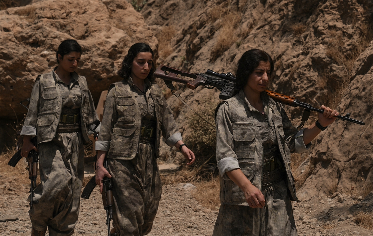PKK'dan bir grup silahlarını imha etti