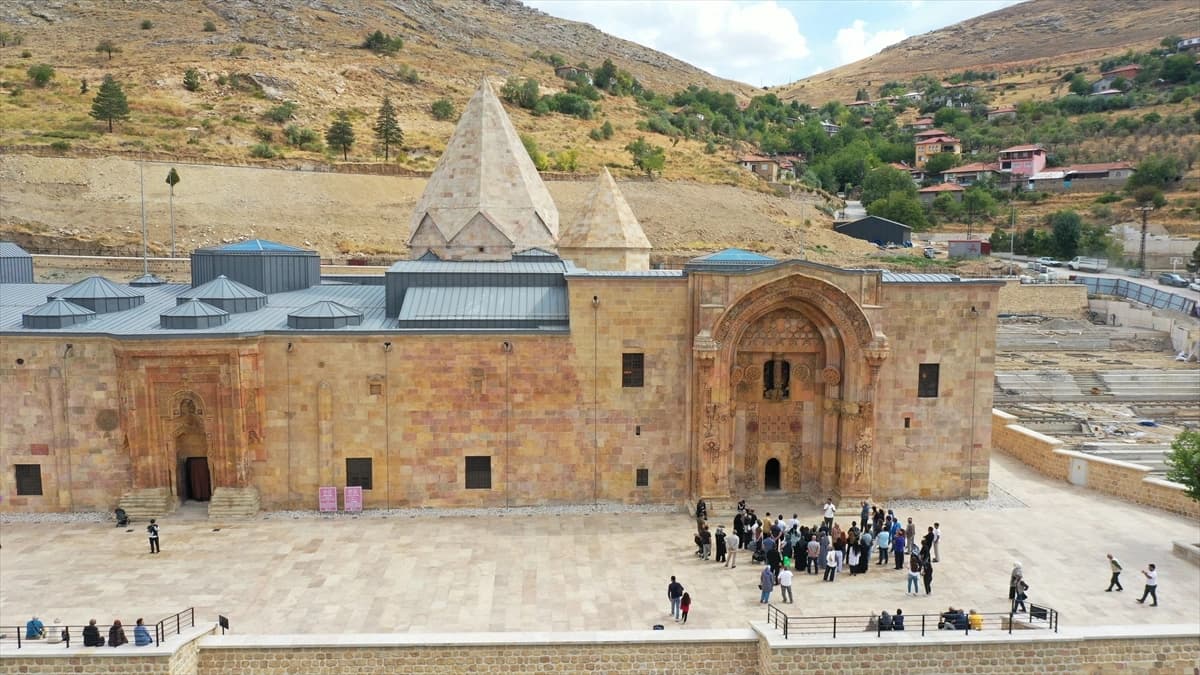 Divriği Ulu Camii ve Darüşşifasına ziyaretçi akını