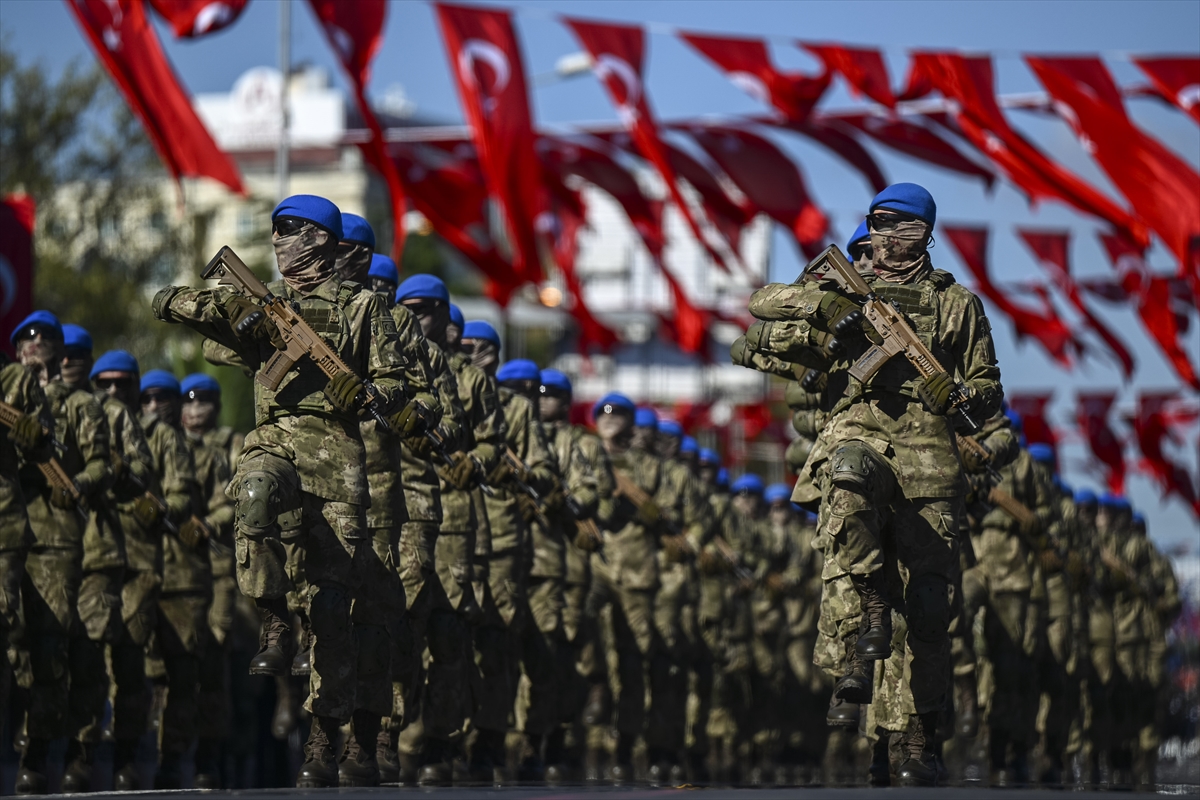 Vatan Caddesi'nde Cumhuriyet'in 102 yıllık gururu: İstanbul ayakta!