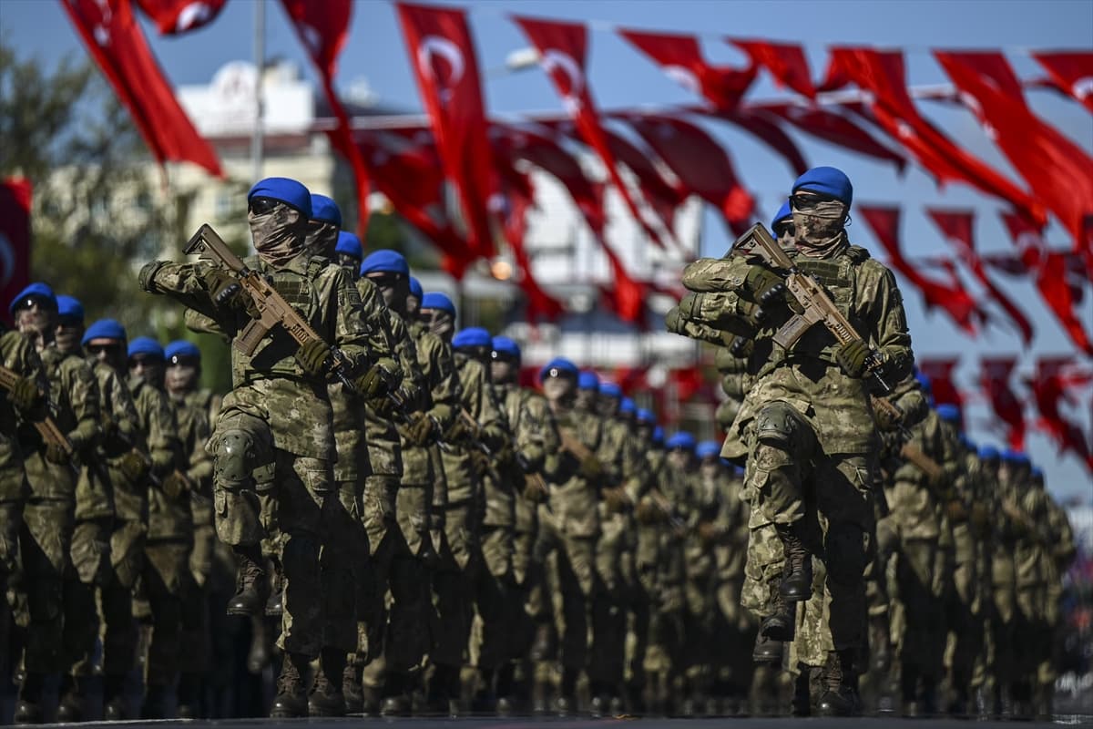 Vatan Caddesi'nde Cumhuriyet'in 102 yıllık gururu: İstanbul ayakta!