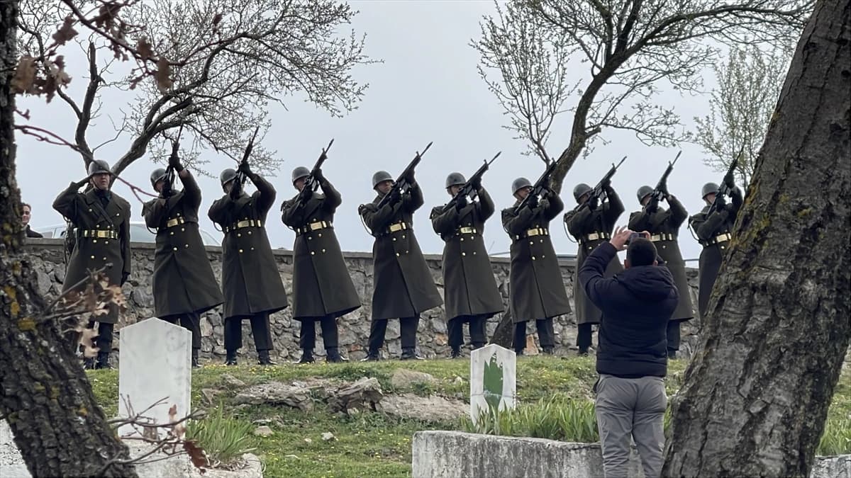 Çanakkale kahramanı Seyit Onbaşı zaferin 111. yılında kabri başında anıldı