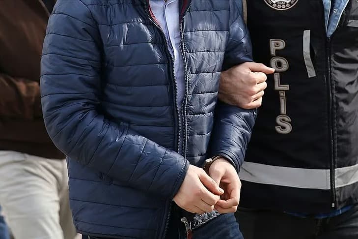 Polisle alay eden 8 kişi gözaltına alındı