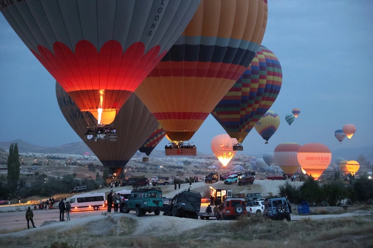 Uzak Doğulu turistlerin balon keyfi kameraya yansıdı