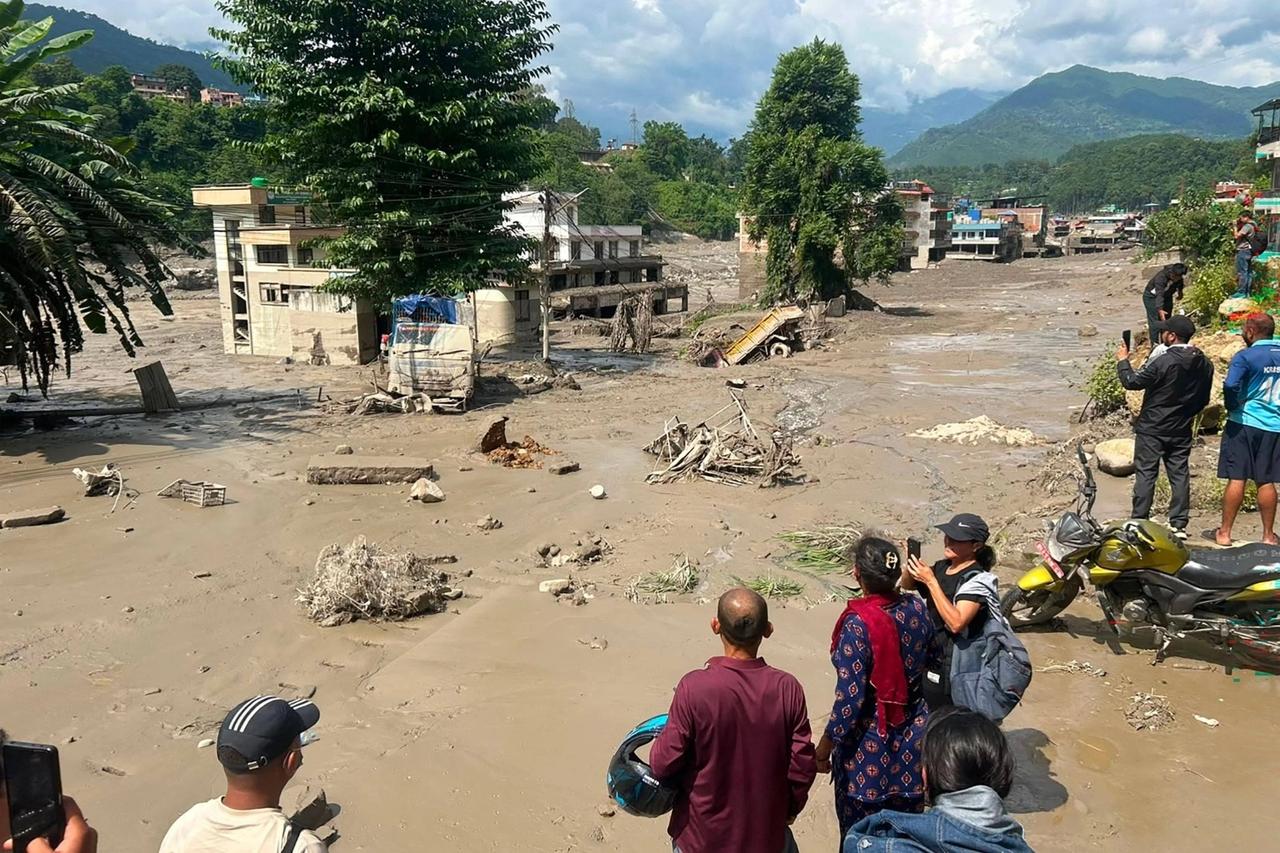 Nepal'de sel felaketi: En az 22 ölü