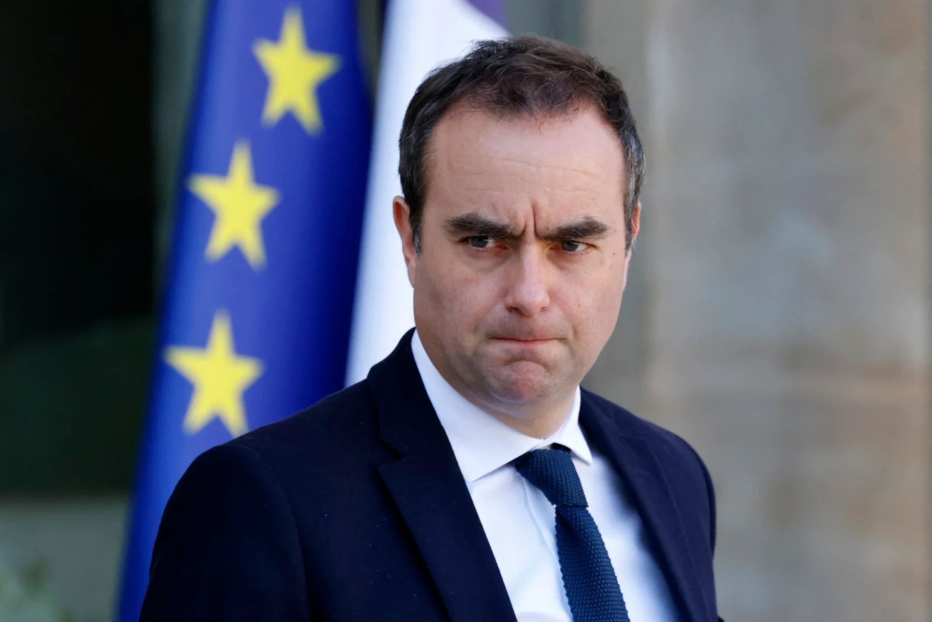 Fransa'da hükümetin düşme ihtimaline karşı erken seçim hazırlığı başladı
