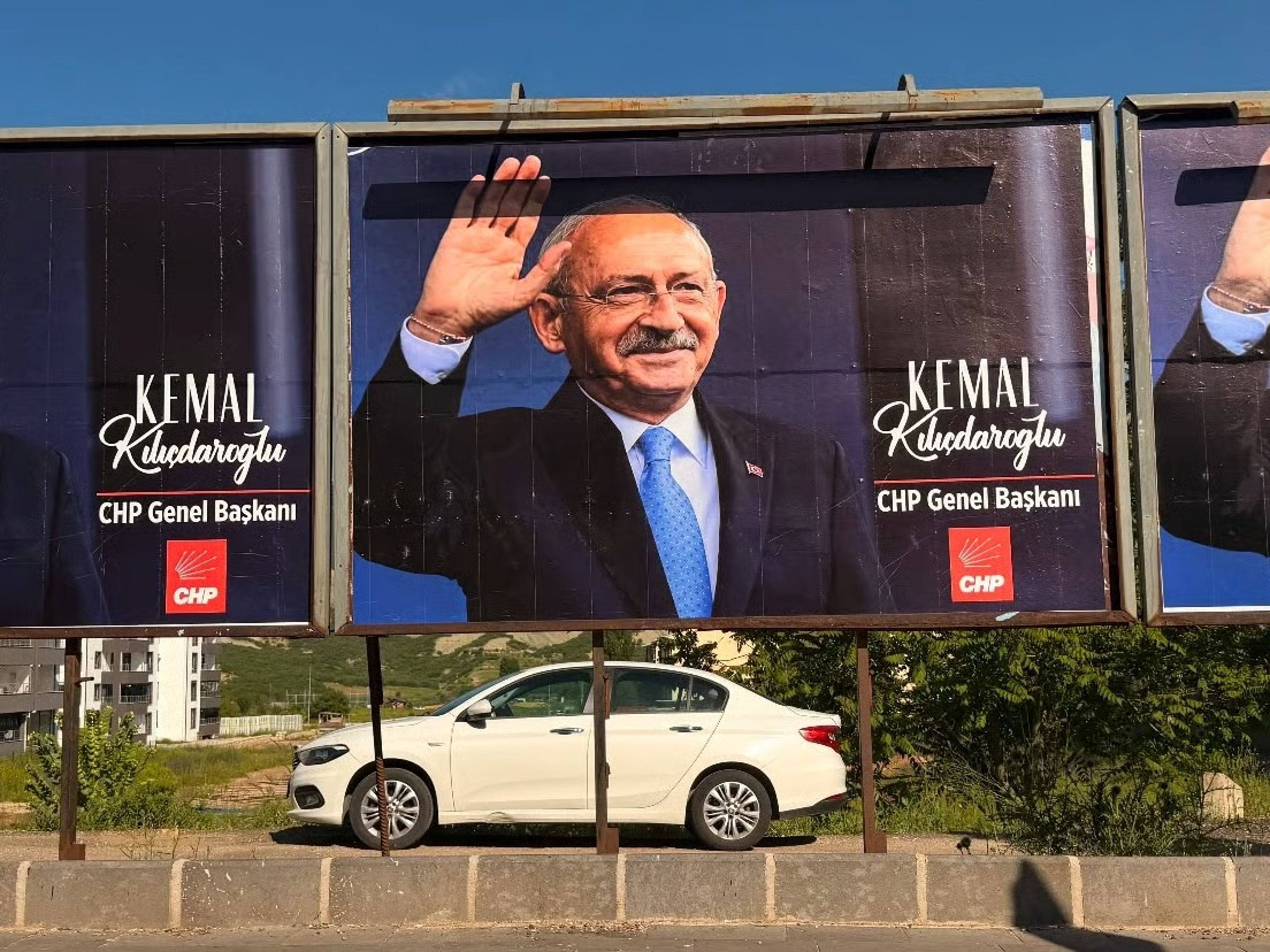 Memleketine boy boy afişleri asıldı