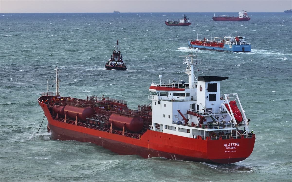 İki tankerden biri kurtarıldı: Ekipler harekete geçti 