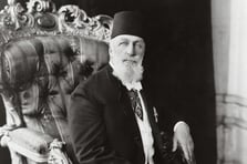 Tarihte Bugün: Son Halife Abdülmecid Efendi Paris'te vefat etti