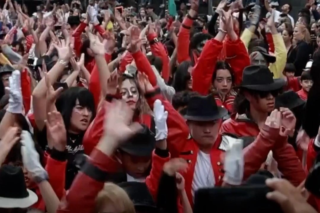Michael Jackson'ı “Thriller” dansıyla andılar