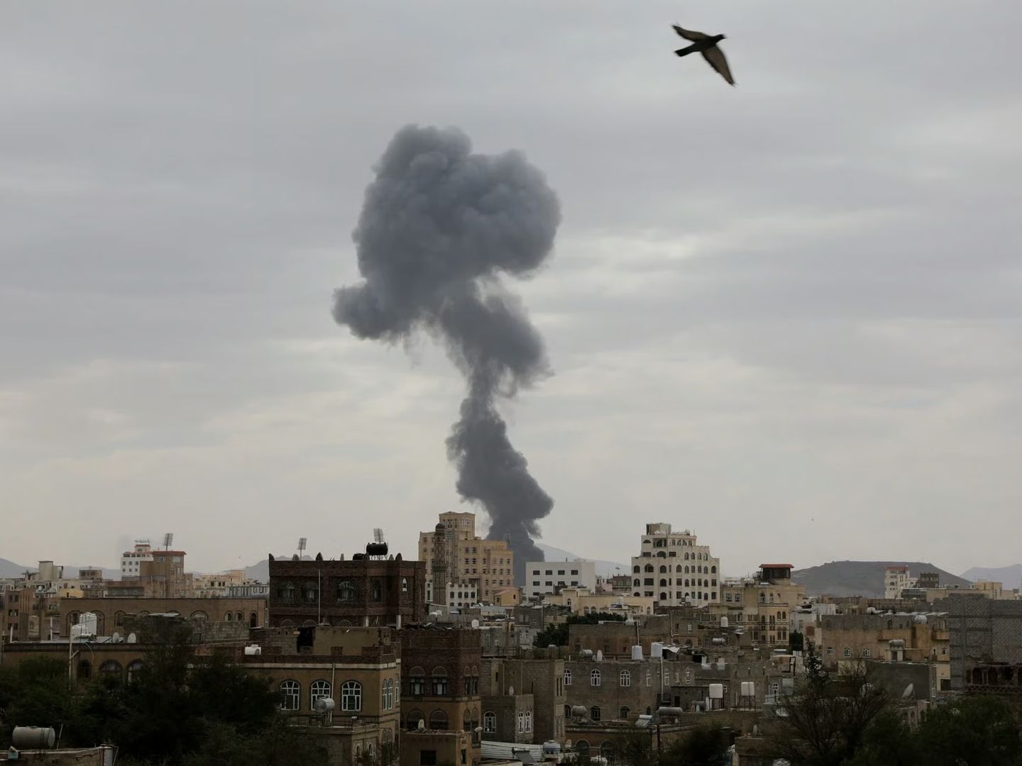 İsrail Yemen’in başkenti Sana’yı vurdu