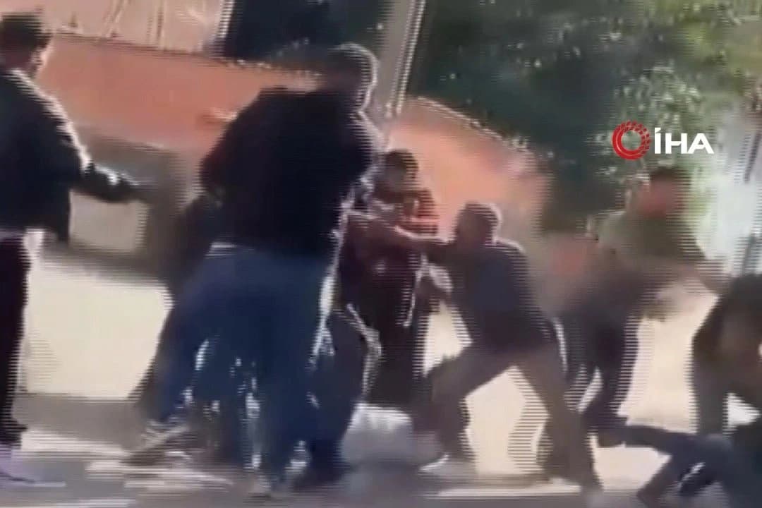 Müteahhit ile işçiler birbirine girdi