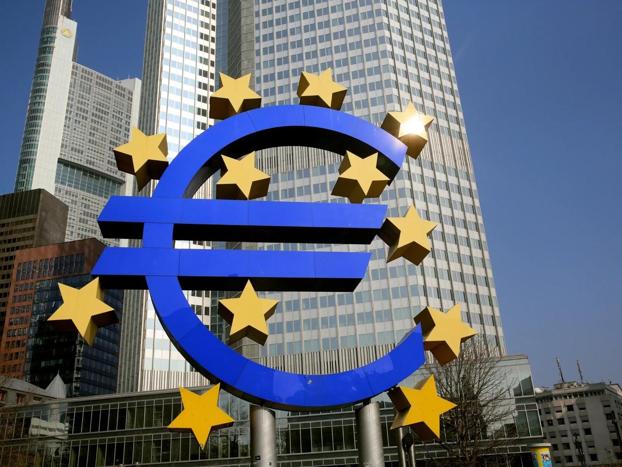 ECB faizlerde frene bastı: Politika faizini sabit tuttu