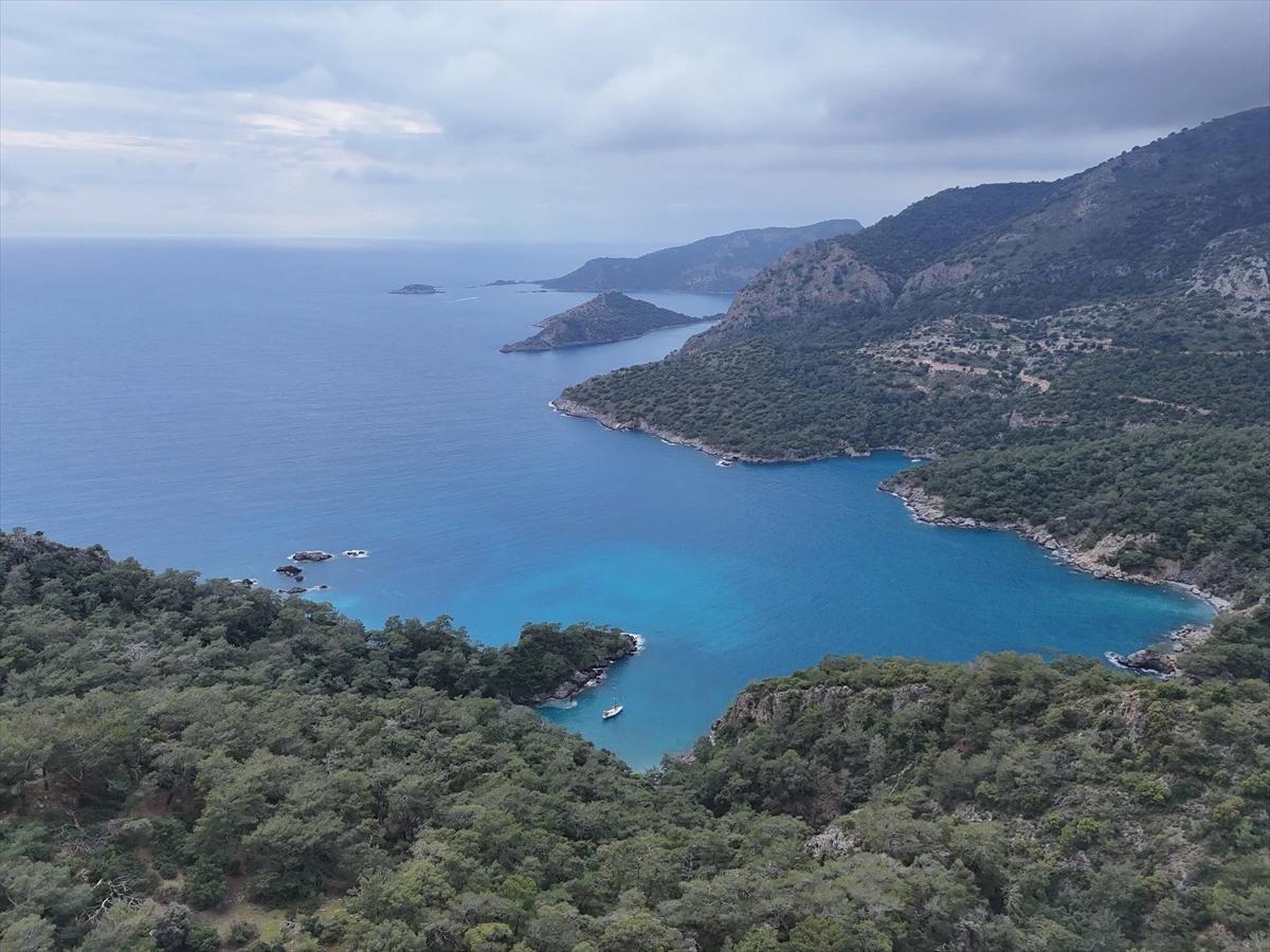 Likya yolu bahar tonlarında Akdeniz manzarası vadediyor