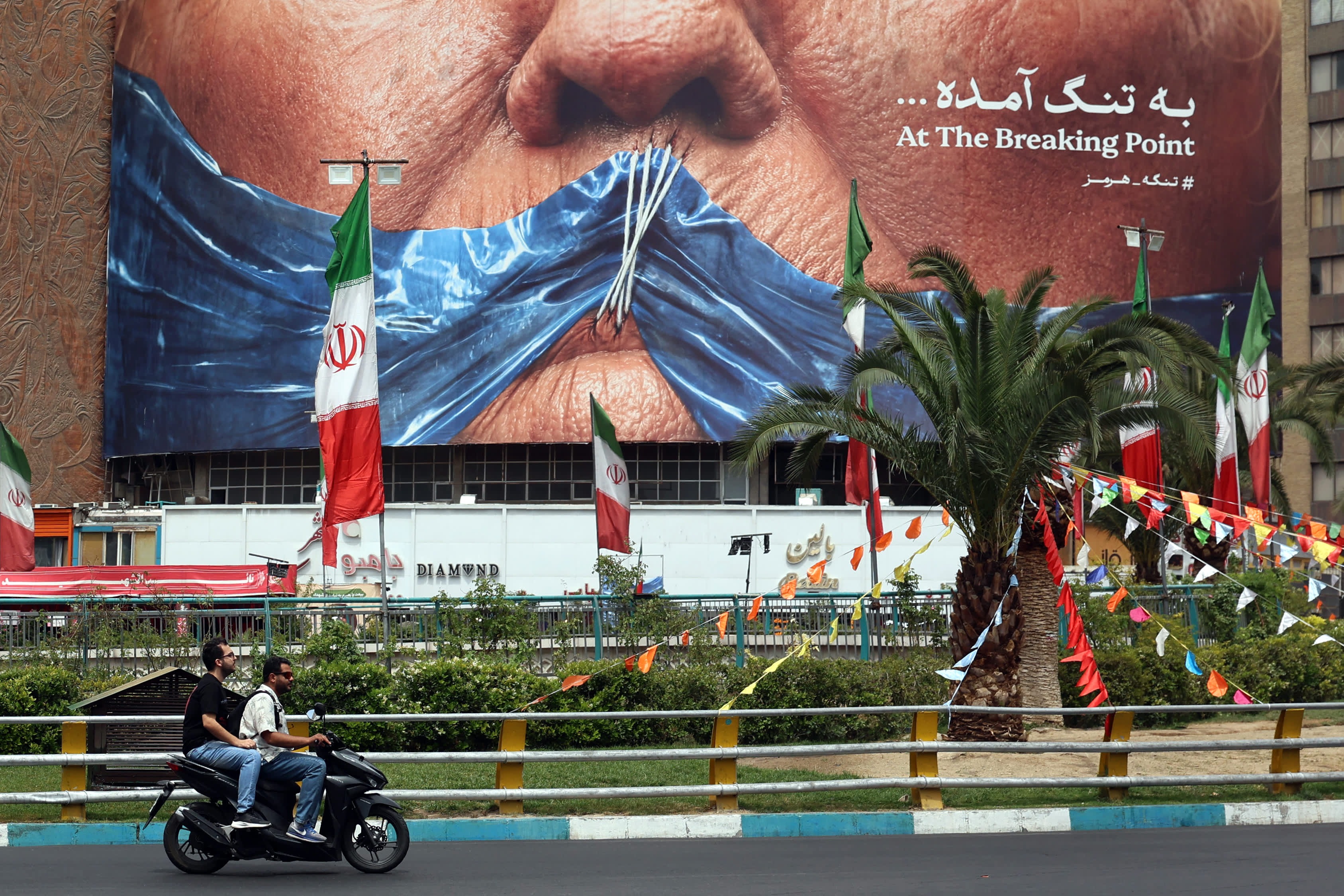 Iran Demands Hormuz Control Ahead of Qatar Talks