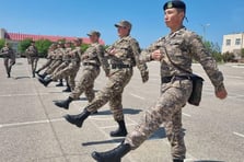 Kazakistan askerleri İngiltere'ye eğitime gidecek