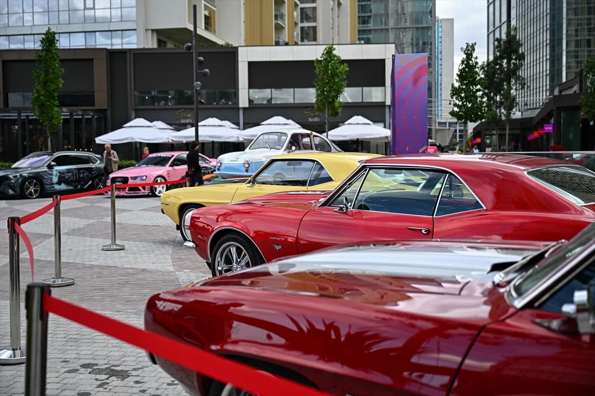 Klasik otomobiller Ankara'da görücüye çıktı