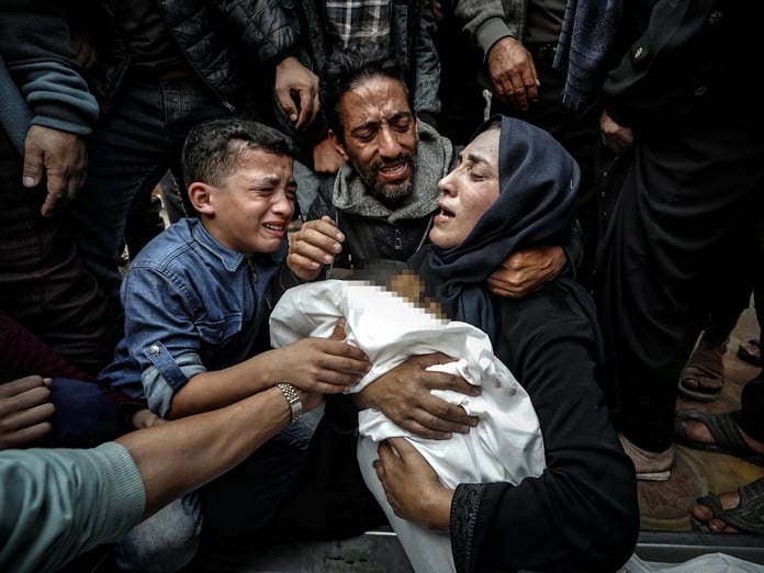 9 çocuğu katledilen doktor anne haberi görevdeyken aldı